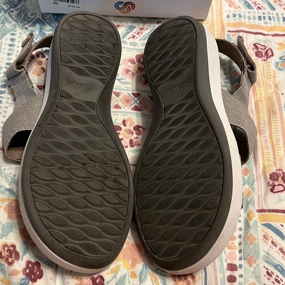 Clarks Cloud steppers Size 7M, color Sand, with Box - Picture 2 of 10